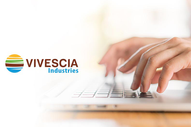 Logo VIVESCIA Industries et visuel de mains qui tapent sur un clavier